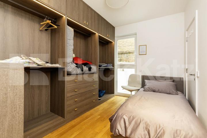 Spacious 4 bed 2 bath set in a period conversion close to Euston St  Drummond Street, Camden / Euston